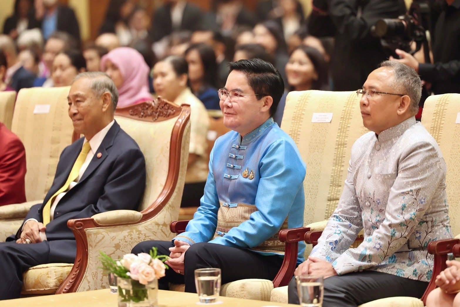 อธิบดี ผส. ร่วมพิธีประกาศเกียรติคุณอาสาสมัครดีเด่นและองค์การที่มีกิจกรรมทางสังคมดีเด่น เนื่องในงานวันสังคมสงเคราะห์แห่งชาติและวันอาสาสมัครไทย ประจำปี 2568