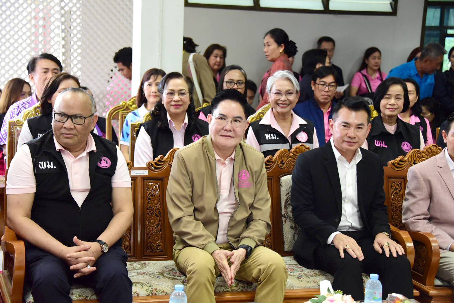 ผส. ร่วมลงพื้นที่โครงการหมู่บ้านเอื้ออาทรวัดรังสีสุทธาวาส (วัดไร่กล้วย) จังหวัดชลบุรี เพื่อติดตามการขับเคลื่อนงานพัฒนาคุณภาพชีวิตด้านที่อยู่อาศัยสำหรับผู้มีรายได้น้อย