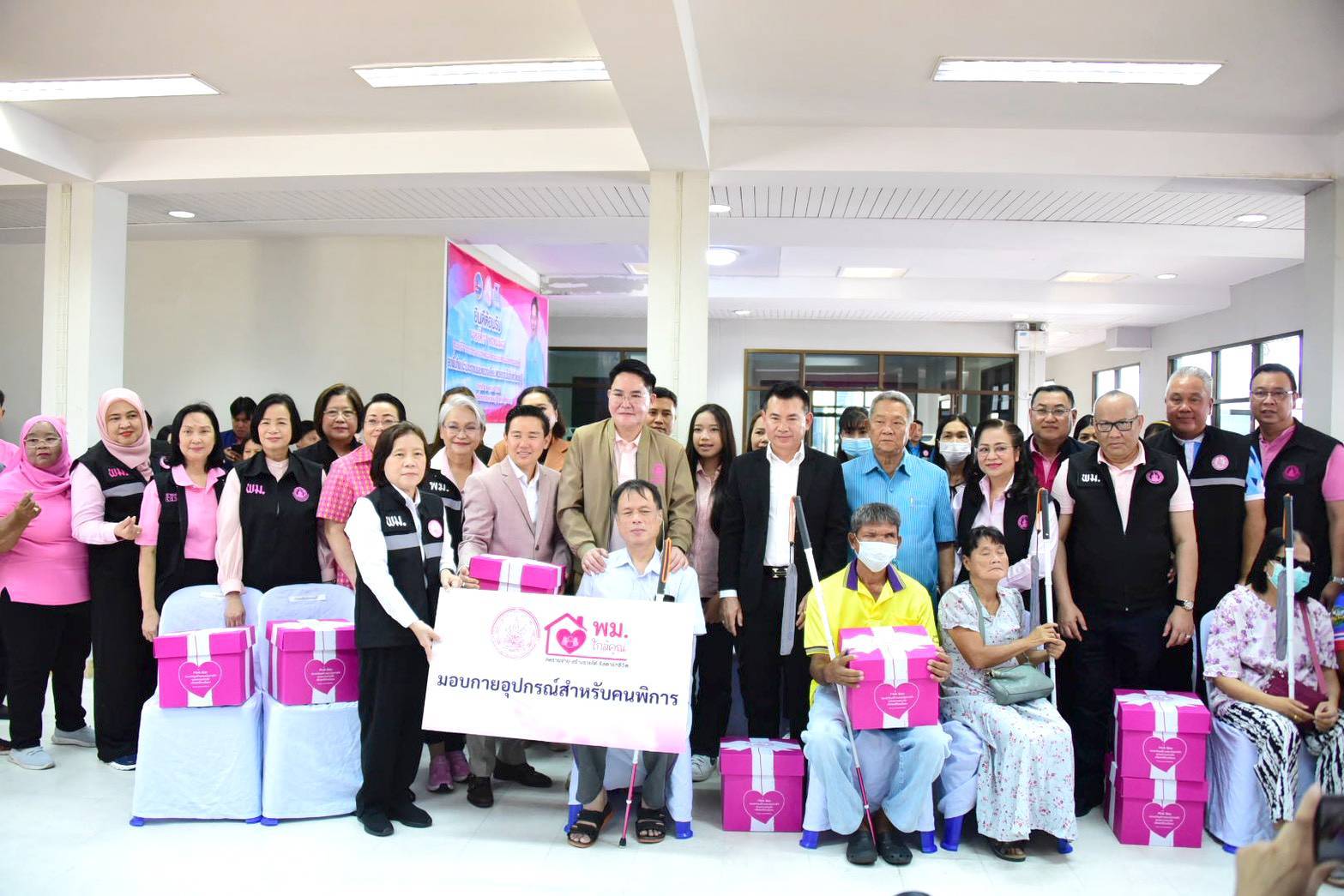 ผส. ร่วมลงพื้นที่โครงการหมู่บ้านเอื้ออาทรวัดรังสีสุทธาวาส (วัดไร่กล้วย) จังหวัดชลบุรี เพื่อติดตามการขับเคลื่อนงานพัฒนาคุณภาพชีวิตด้านที่อยู่อาศัยสำหรับผู้มีรายได้น้อย