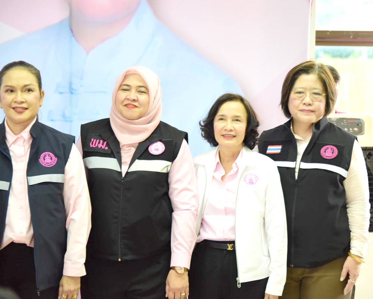 ผส. ร่วมลงพื้นที่โครงการหมู่บ้านเอื้ออาทรวัดรังสีสุทธาวาส (วัดไร่กล้วย) จังหวัดชลบุรี เพื่อติดตามการขับเคลื่อนงานพัฒนาคุณภาพชีวิตด้านที่อยู่อาศัยสำหรับผู้มีรายได้น้อย