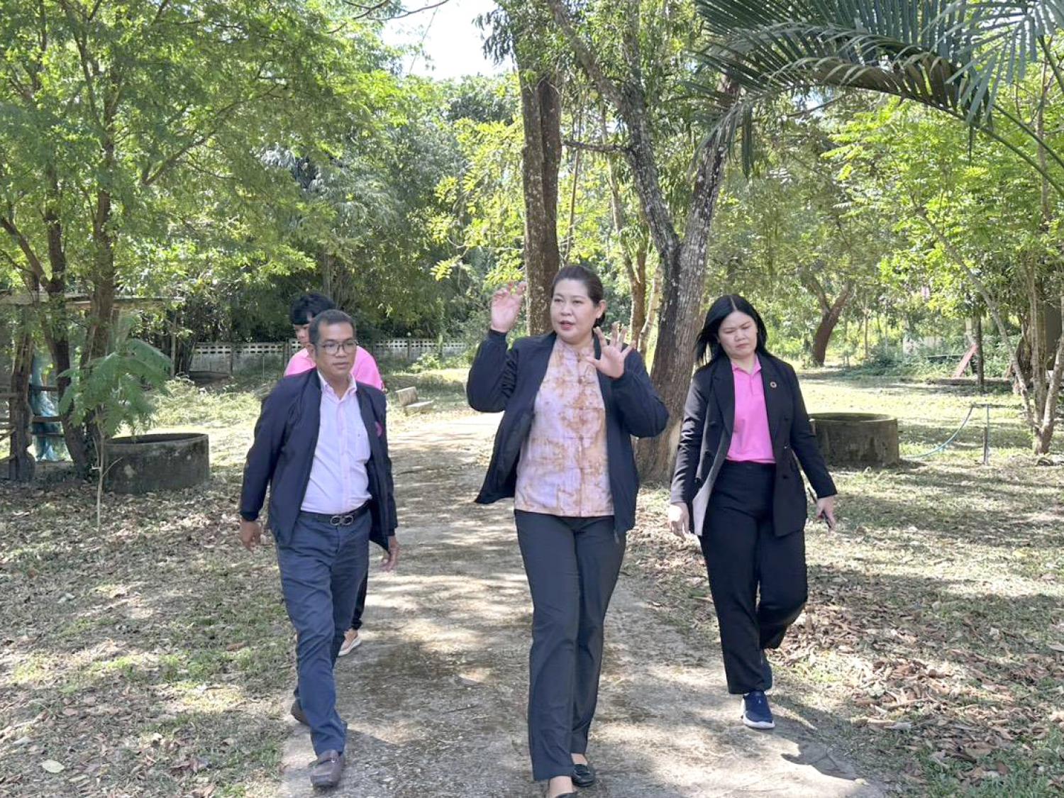 ผส. ลงพื้นที่ตรวจเยี่ยมศูนย์พัฒนาคุณภาพชีวิตและส่งเสริมอาชีพผู้สูงอายุเเละศูนย์พัฒนาการจัดสวัสดิการสังคมผู้สูงอายุ จังหวัดนครพนม