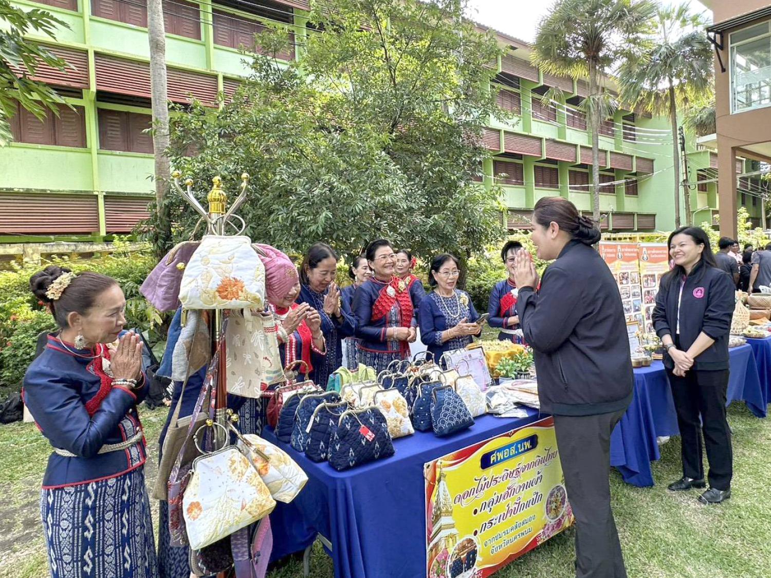 ผส. ลงพื้นที่ตรวจเยี่ยมศูนย์พัฒนาคุณภาพชีวิตและส่งเสริมอาชีพผู้สูงอายุเเละศูนย์พัฒนาการจัดสวัสดิการสังคมผู้สูงอายุ จังหวัดนครพนม