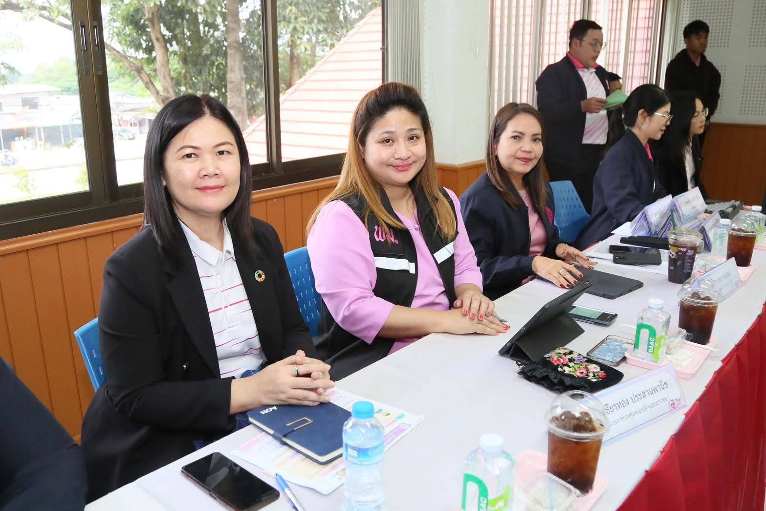 ผส. ร่วมลงพื้นที่จังหวัดมุกดาหาร ติดตามการดำเนินงานพัฒนาคุณภาพชีวิตกลุ่มเป้าหมายตามนโยบาย พม.ใกล้คุณ