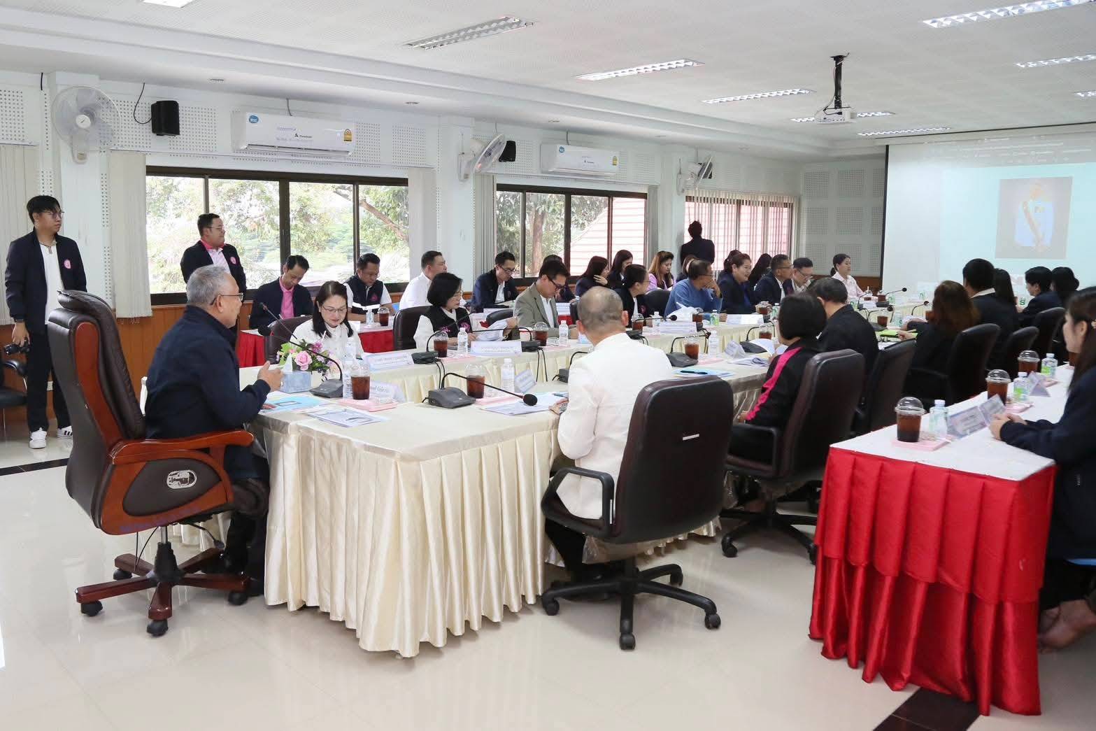 ผส. ร่วมลงพื้นที่จังหวัดมุกดาหาร ติดตามการดำเนินงานพัฒนาคุณภาพชีวิตกลุ่มเป้าหมายตามนโยบาย พม.ใกล้คุณ