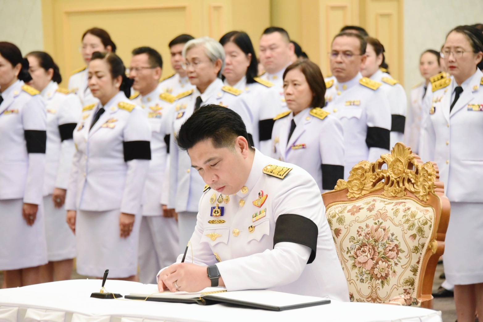 ผส. ร่วมพิธีลงนามถวายความอาลัยสมเด็จพระนางเจ้าสิริกิติ์ พระบรมราชินีนาถ พระบรมราชชนนีพันปีหลวง พระผู้เสด็จสู่สวรรคาลัย ด้วยสำนึกในพระมหากรุณาธิคุณอันหาที่สุดมิได้