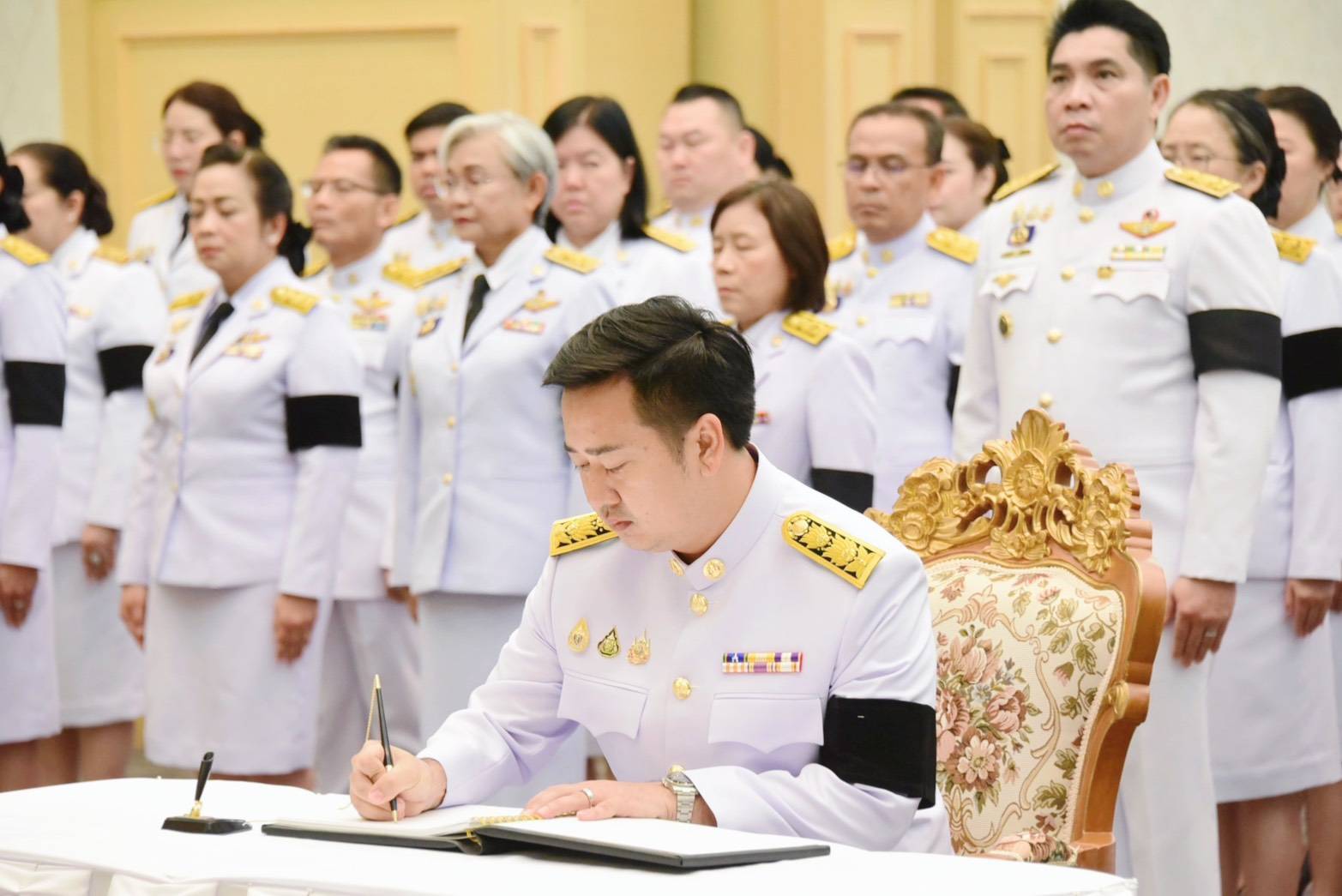 ผส. ร่วมพิธีลงนามถวายความอาลัยสมเด็จพระนางเจ้าสิริกิติ์ พระบรมราชินีนาถ พระบรมราชชนนีพันปีหลวง พระผู้เสด็จสู่สวรรคาลัย ด้วยสำนึกในพระมหากรุณาธิคุณอันหาที่สุดมิได้