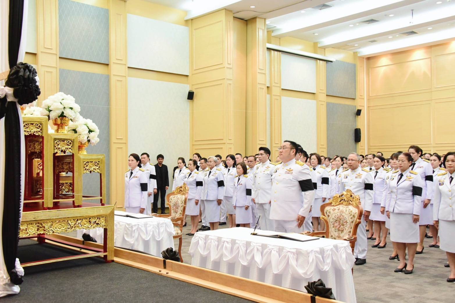 ผส. ร่วมพิธีลงนามถวายความอาลัยสมเด็จพระนางเจ้าสิริกิติ์ พระบรมราชินีนาถ พระบรมราชชนนีพันปีหลวง พระผู้เสด็จสู่สวรรคาลัย ด้วยสำนึกในพระมหากรุณาธิคุณอันหาที่สุดมิได้