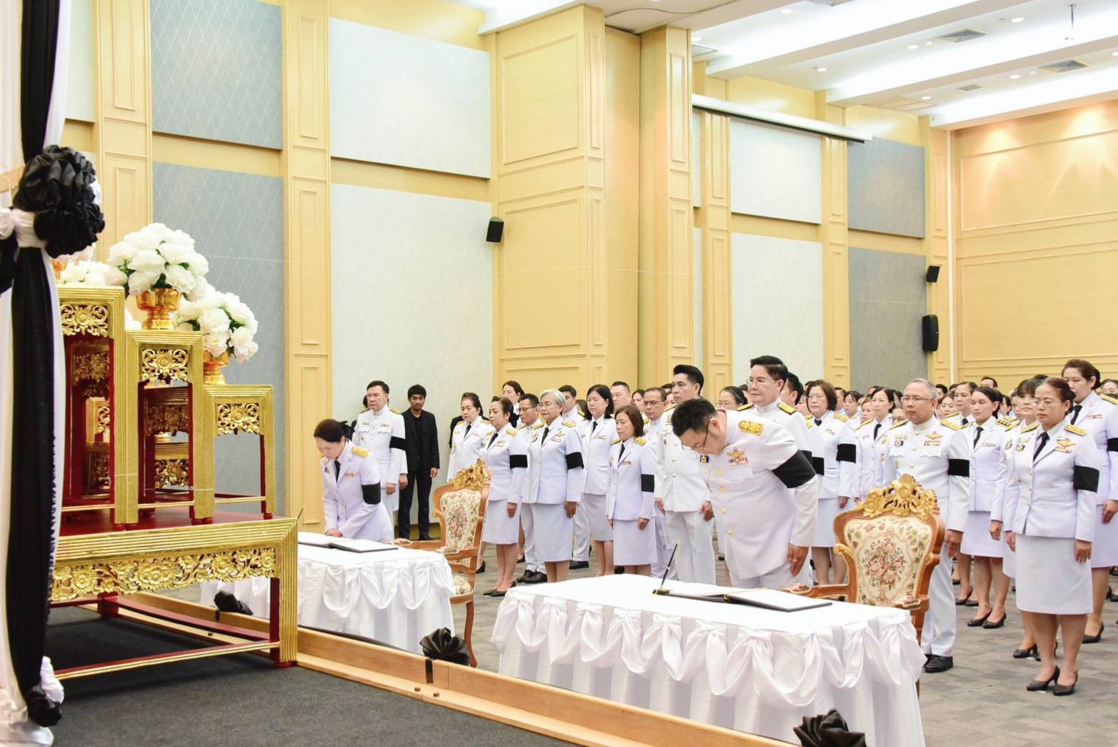 ผส. ร่วมพิธีลงนามถวายความอาลัยสมเด็จพระนางเจ้าสิริกิติ์ พระบรมราชินีนาถ พระบรมราชชนนีพันปีหลวง พระผู้เสด็จสู่สวรรคาลัย ด้วยสำนึกในพระมหากรุณาธิคุณอันหาที่สุดมิได้