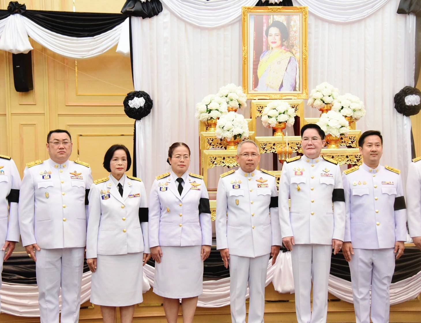 ผส. ร่วมพิธีลงนามถวายความอาลัยสมเด็จพระนางเจ้าสิริกิติ์ พระบรมราชินีนาถ พระบรมราชชนนีพันปีหลวง พระผู้เสด็จสู่สวรรคาลัย ด้วยสำนึกในพระมหากรุณาธิคุณอันหาที่สุดมิได้