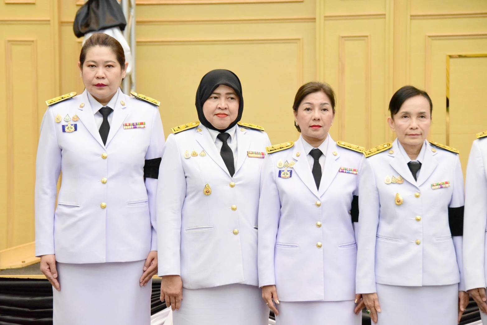 ผส. ร่วมพิธีลงนามถวายความอาลัยสมเด็จพระนางเจ้าสิริกิติ์ พระบรมราชินีนาถ พระบรมราชชนนีพันปีหลวง พระผู้เสด็จสู่สวรรคาลัย ด้วยสำนึกในพระมหากรุณาธิคุณอันหาที่สุดมิได้