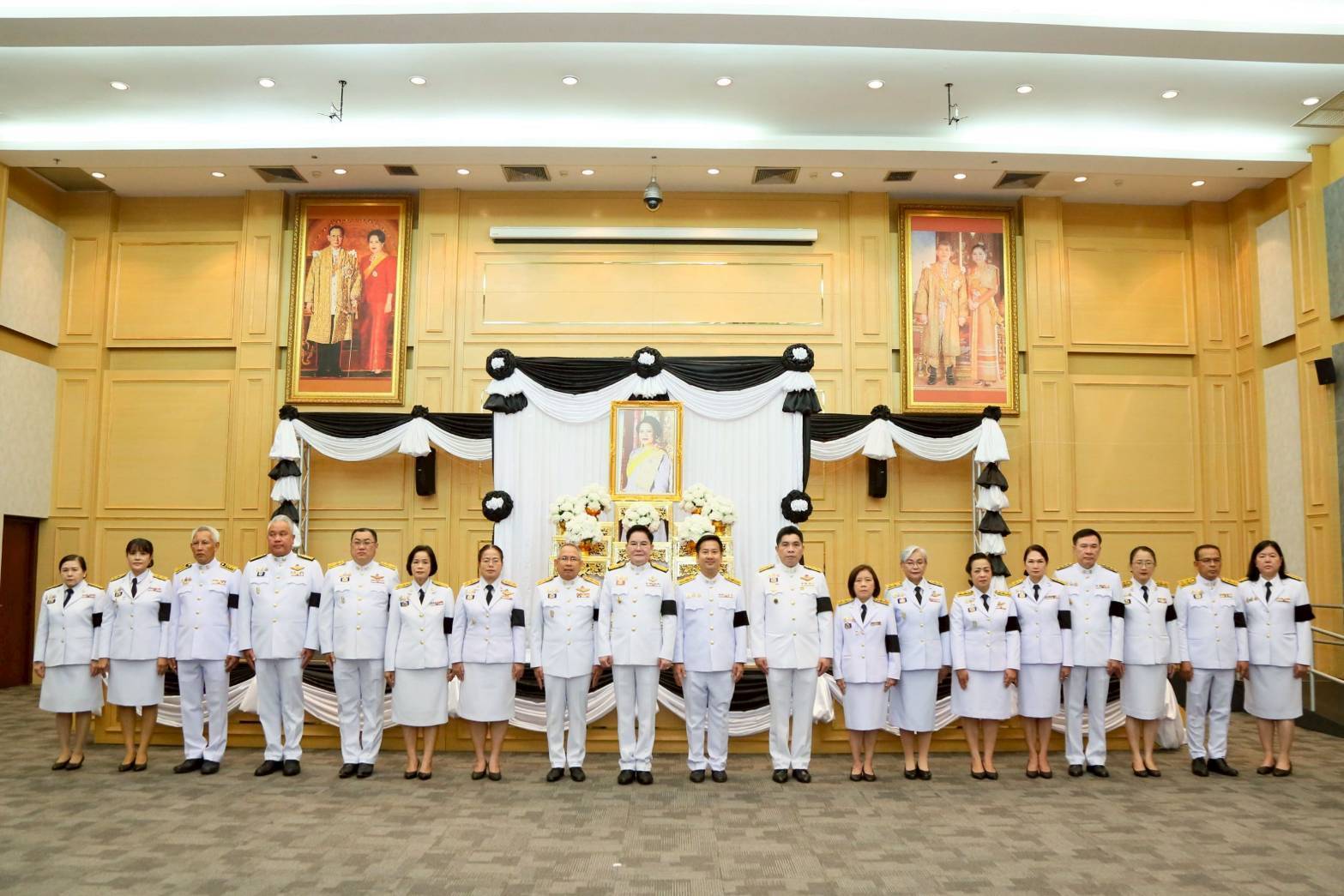 ผส. ร่วมพิธีลงนามถวายความอาลัยสมเด็จพระนางเจ้าสิริกิติ์ พระบรมราชินีนาถ พระบรมราชชนนีพันปีหลวง พระผู้เสด็จสู่สวรรคาลัย ด้วยสำนึกในพระมหากรุณาธิคุณอันหาที่สุดมิได้