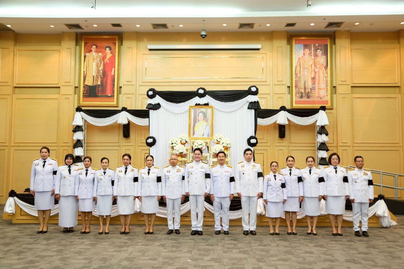 ผส. ร่วมพิธีลงนามถวายความอาลัยสมเด็จพระนางเจ้าสิริกิติ์ พระบรมราชินีนาถ พระบรมราชชนนีพันปีหลวง พระผู้เสด็จสู่สวรรคาลัย ด้วยสำนึกในพระมหากรุณาธิคุณอันหาที่สุดมิได้