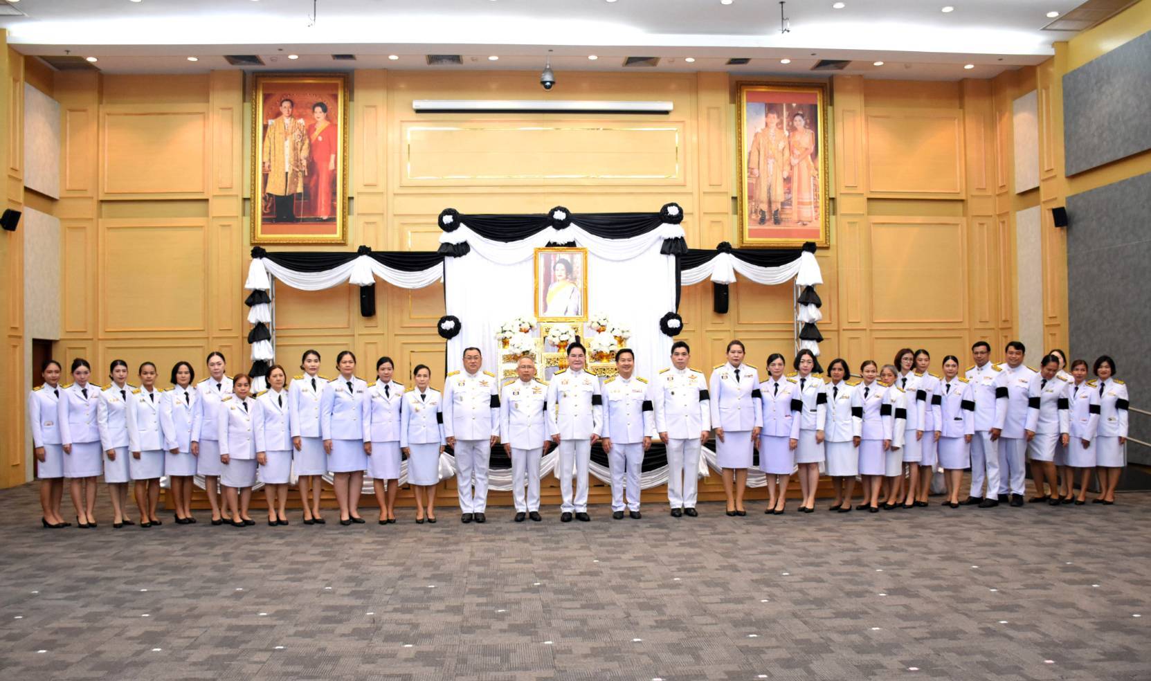 ผส. ร่วมพิธีลงนามถวายความอาลัยสมเด็จพระนางเจ้าสิริกิติ์ พระบรมราชินีนาถ พระบรมราชชนนีพันปีหลวง พระผู้เสด็จสู่สวรรคาลัย ด้วยสำนึกในพระมหากรุณาธิคุณอันหาที่สุดมิได้