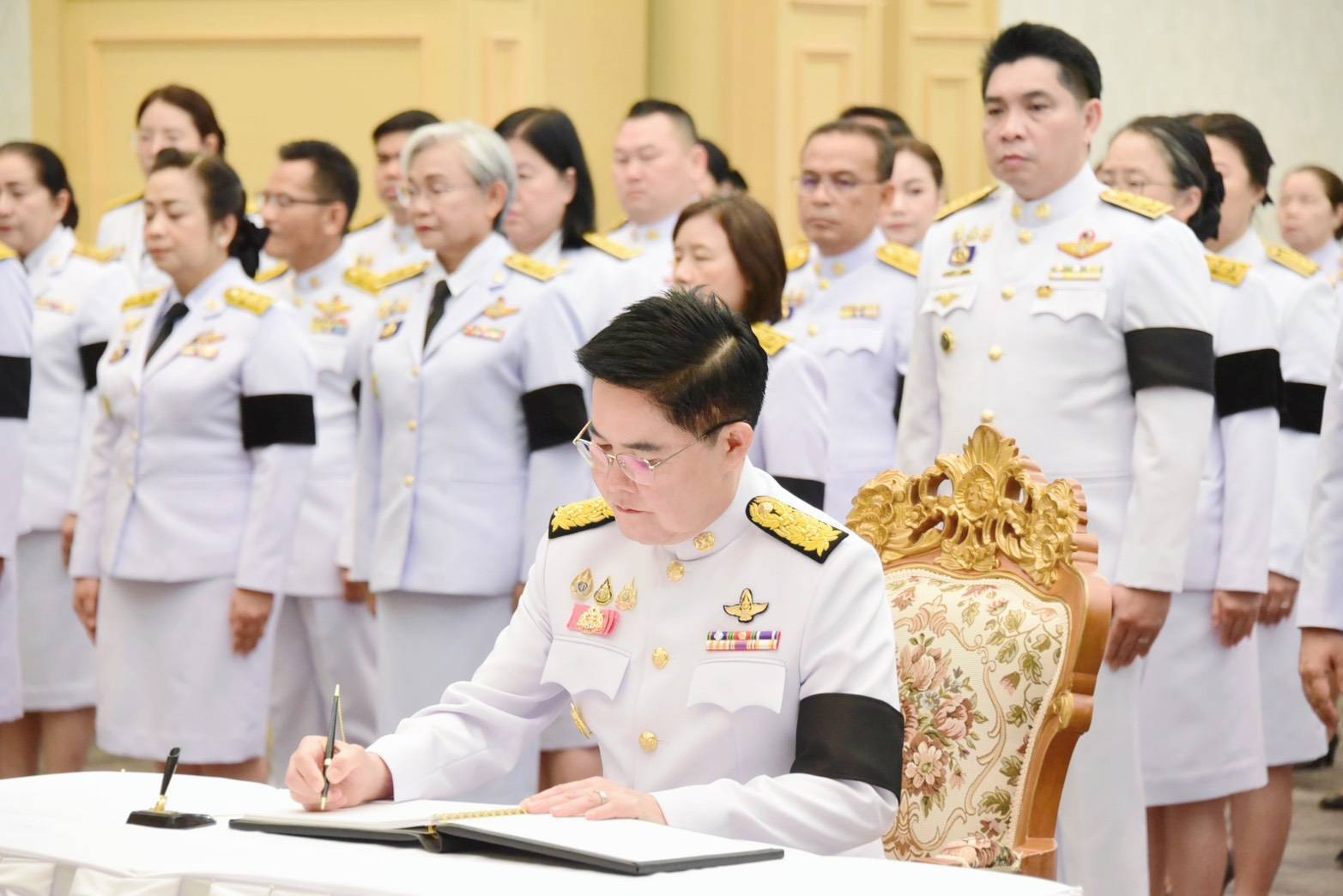 ผส. ร่วมพิธีลงนามถวายความอาลัยสมเด็จพระนางเจ้าสิริกิติ์ พระบรมราชินีนาถ พระบรมราชชนนีพันปีหลวง พระผู้เสด็จสู่สวรรคาลัย ด้วยสำนึกในพระมหากรุณาธิคุณอันหาที่สุดมิได้