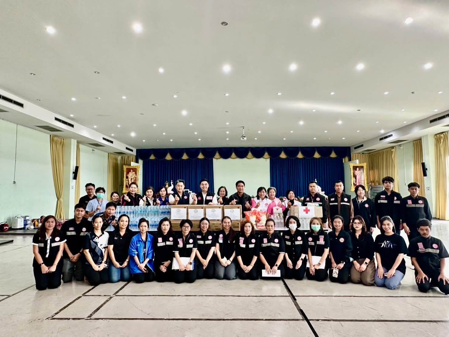 ผส. ร่วมลงพื้นที่ศูนย์พักพิงโรงเรียนดวงกมล จ.ปทุมธานี เยี่ยมให้กำลังใจกลุ่มเปราะบางประสบอุทกภัย พร้อมมอบสิ่งของจำเป็นบรรเทาความเดือดร้อน