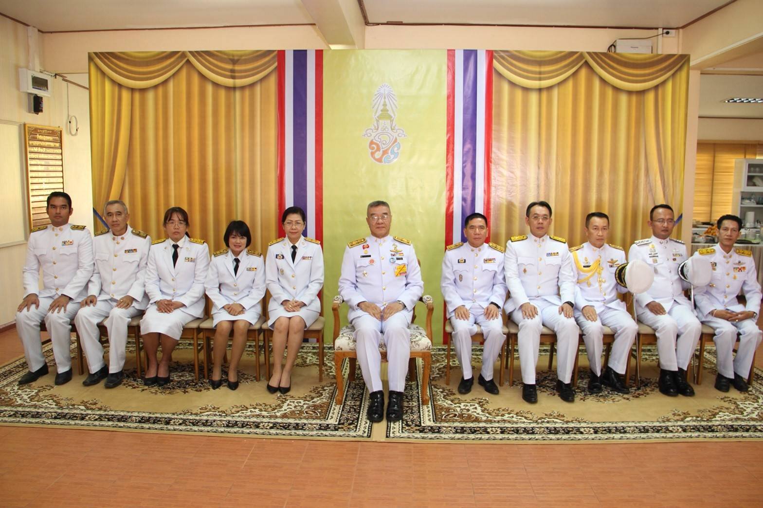 พระราชทานเลี้ยงอาหารกลางวันแก่ผู้สูงอายุ