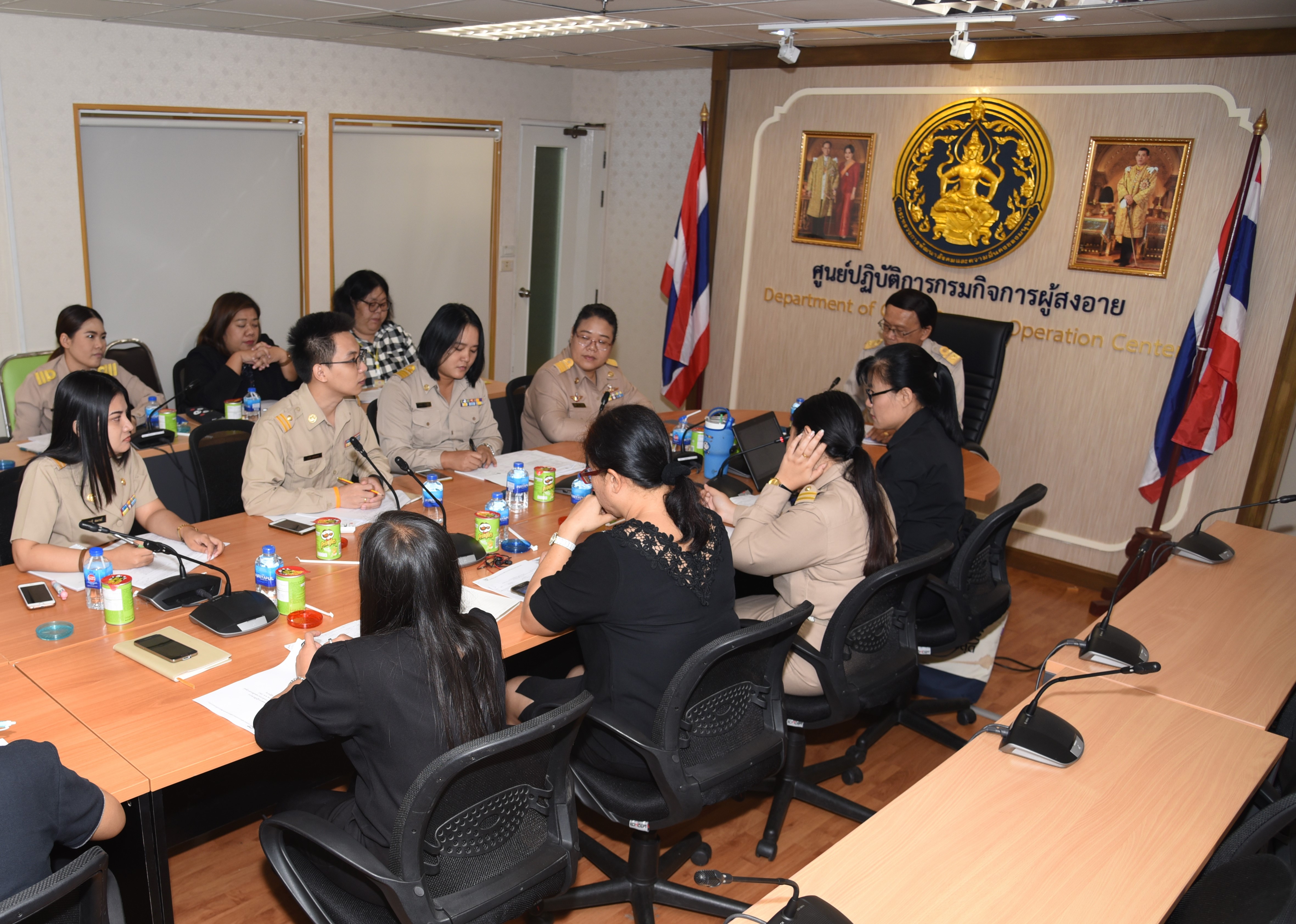 การประชุมประเมินผลการปฏิบัติราชการ ตามคำรับรองการปฏิบัติราชการระดับกอง/ กลุ่มเทียบเท่า/ ศูนย์ฯ ประจำปีงบประมาณ พุทธศักราช ๒๕๖๑ ของกรมกิจการผู้สูงอายุ 