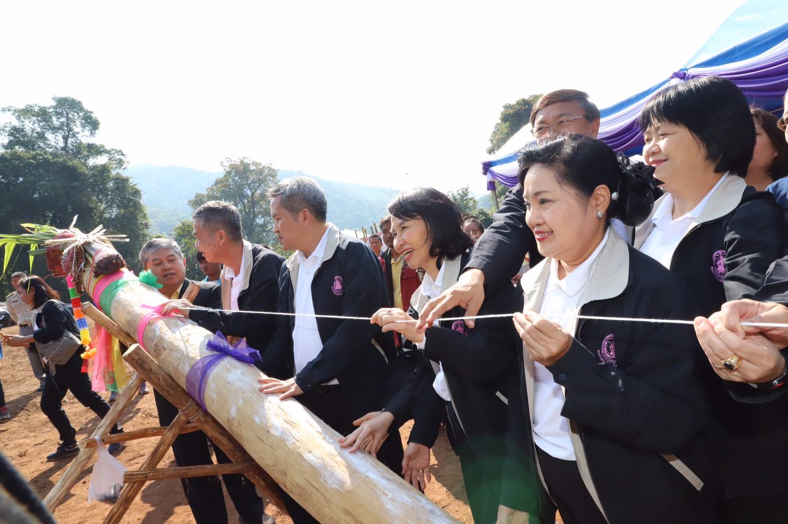 “ร่วมใจ สร้างไทย สร้างที่อยู่อาศัย ทำความดีถวายพระเจ้าอยู่หัว”