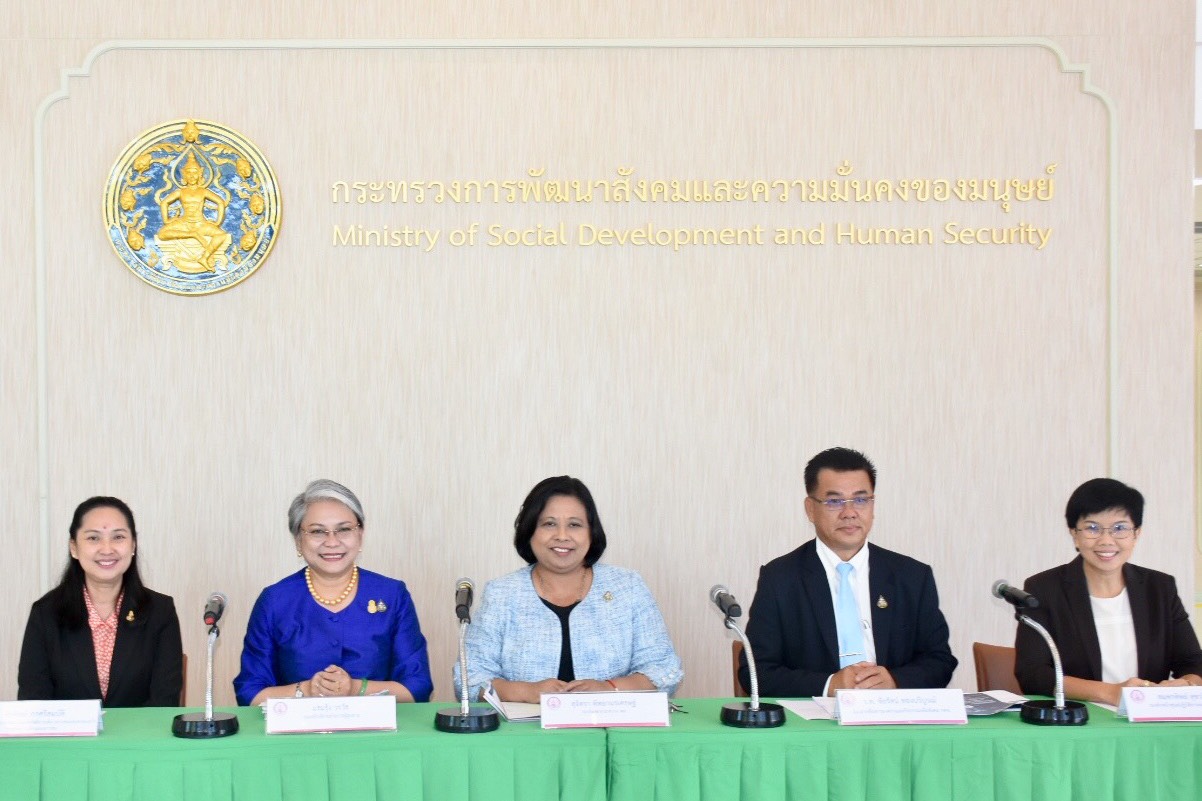 รองอธิบดีกรมกิจการผู้สูงอายุร่วมแถลงผลการดำเนินงานตามภารกิจสำคัญของกระทรวงการพัฒนาสังคมและความมั่นคงของมนุษย์ (พม.) ในประเด็น “ เหลียวหลังแลหน้างานด้านการส่งเสริมและพัฒนาคุณภาพชีวิตผู้สูงอายุ ”