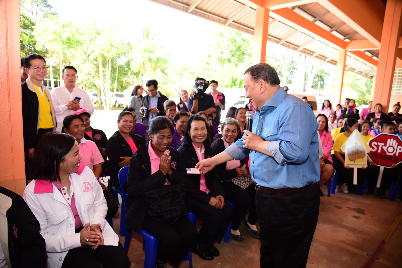 รมว.พม. ลงพื้นที่จังหวัดสุราษฎร์ธานี ติดตามการดำเนินงานหน่วยงานในพื้นที่