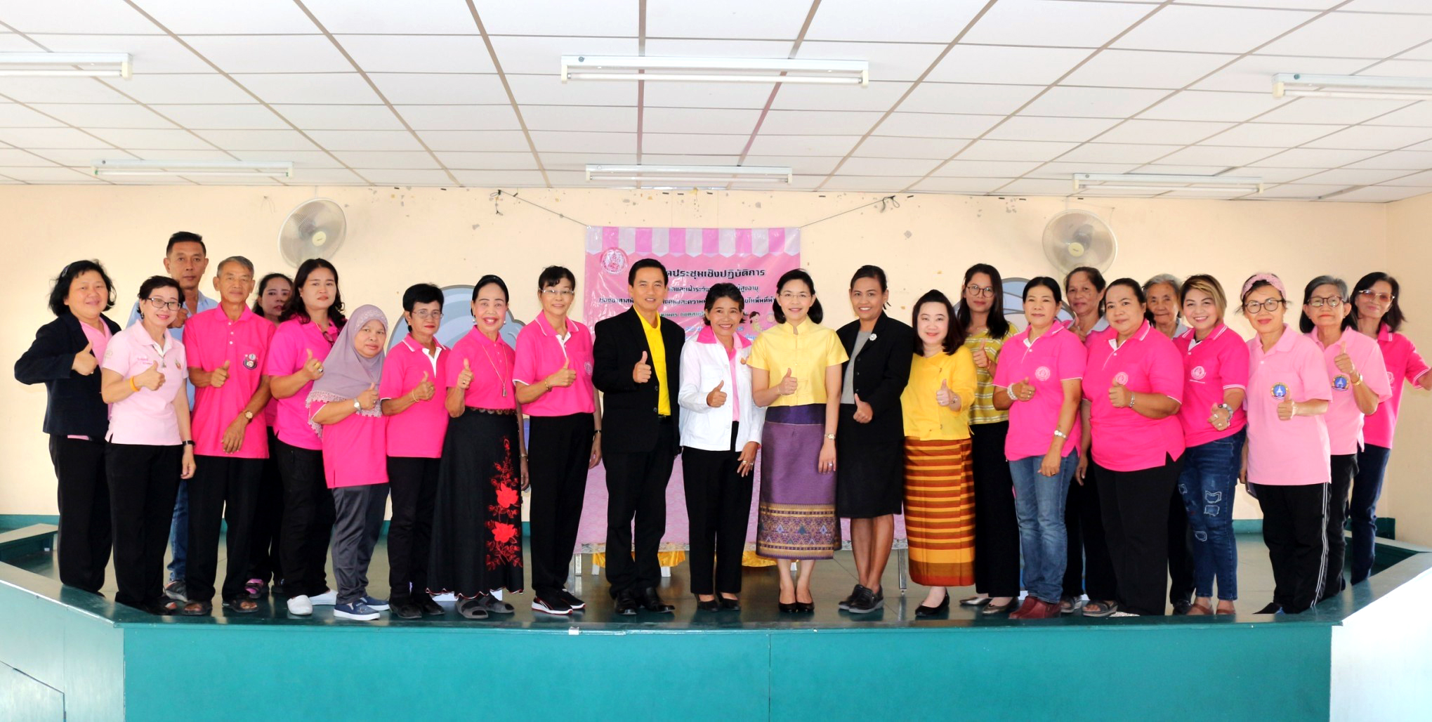 ประชุมเชิงปฎิบัติการยกระดับการดูแลและเฝ้าระวังทางสังคมผู้สูงอายุของอาสาสมัครพัฒนาสังคมและความมั่นคงของมนุษย์ (อพม.)ในพื้นที่นำร่องกรุงเทพมหานคร (เขตมีนบุรี) ศาลาอเนกประสงค์เคหะชุมชนรามคำแหง