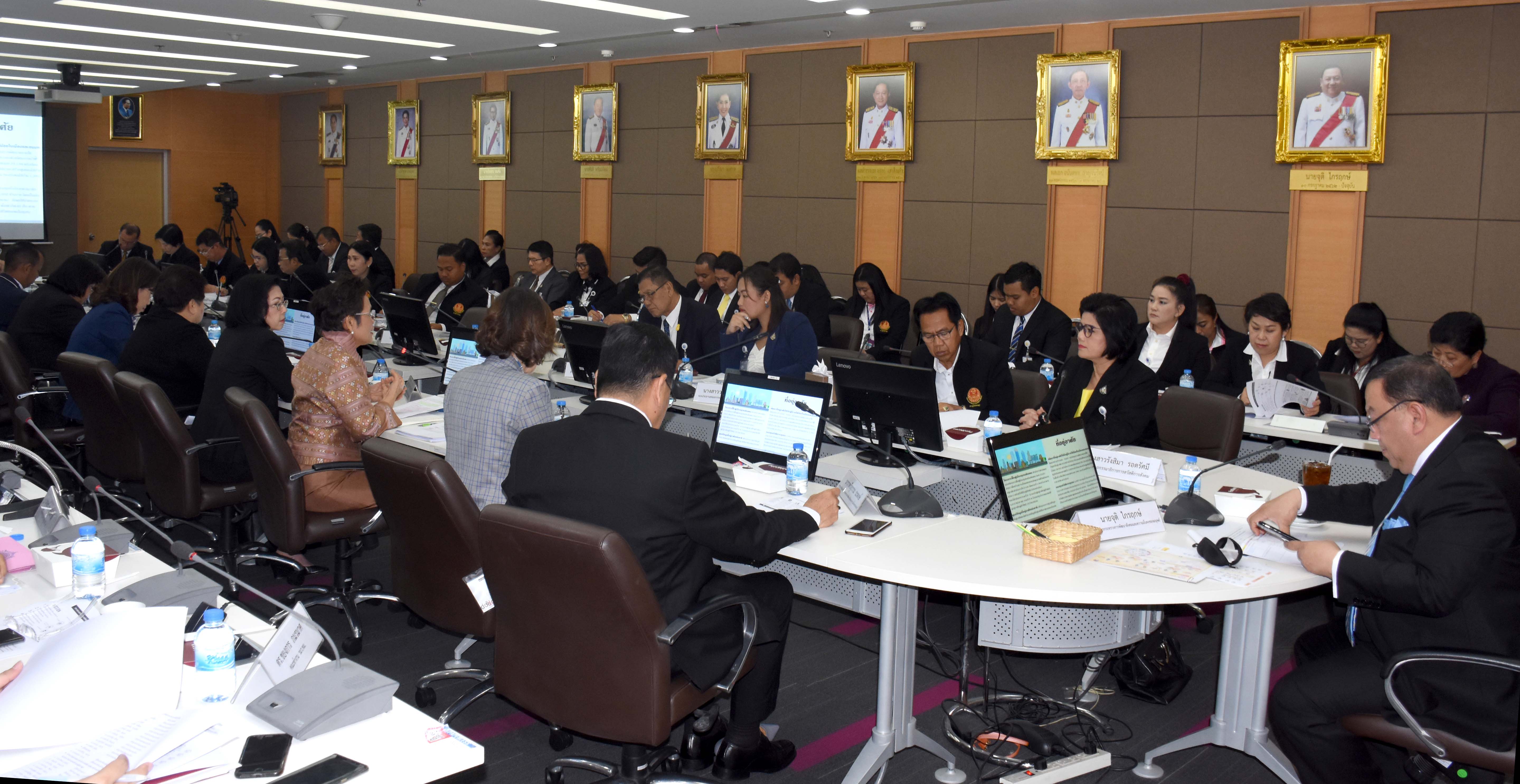 ประชุมหารือร่วมกับคณะกรรมาธิการการสวัสดิการสังคมและสมาชิกสภาผู้แทนราษฎรเพื่อแลกเปลี่ยนความคิดเห็นเกี่ยวกับ “นโยบายและการดำเนินการด้านสวัสดิการสังคมไทยทั้งระบบ” 
