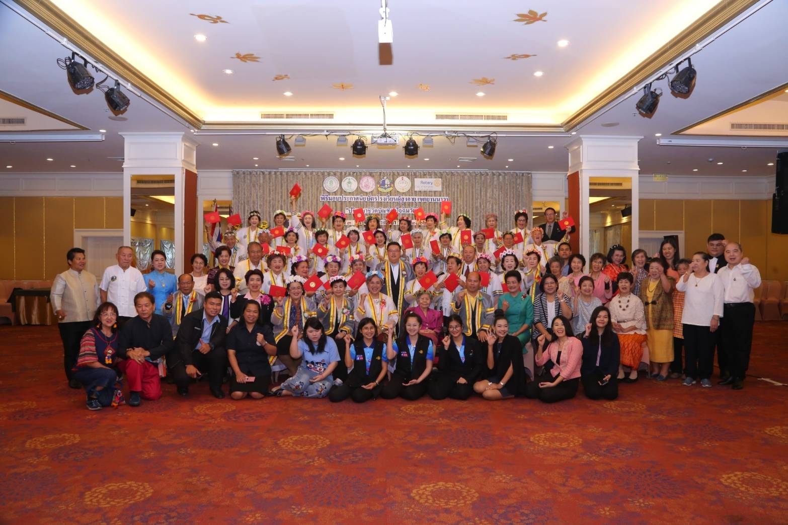 รองอผส. เป็นประธานมอบประกาศนียบัตรโรงเรียนผู้สูงอายุ
