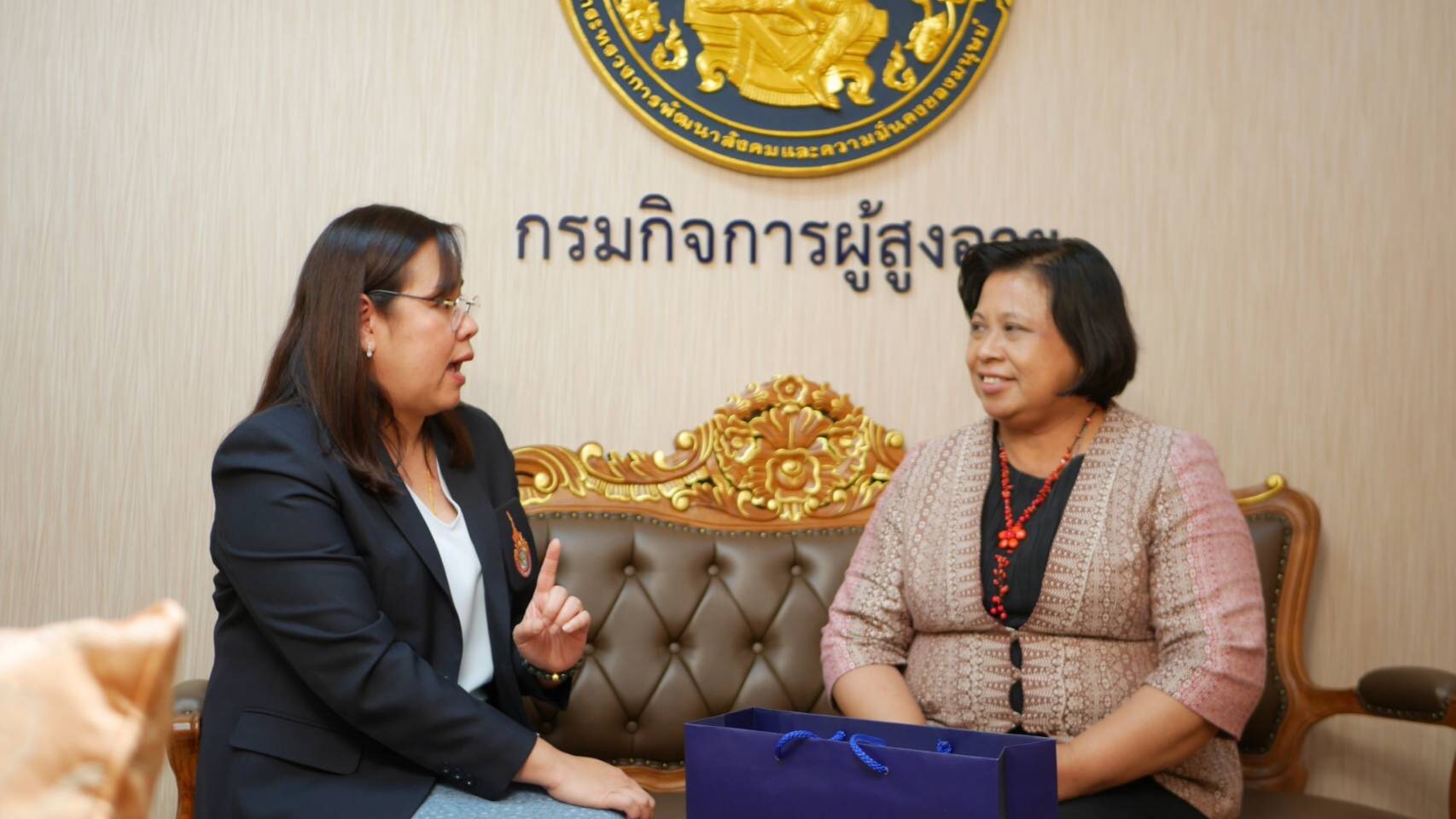 อธิบดีกรมกิจการผู้สูงอายุ ให้สัมภาษณ์ กับคณะอาจารย์จากหน่วยวิจัยเพื่อความยั่งยืนด้านชุมชนและเมืองสุขภาวะ