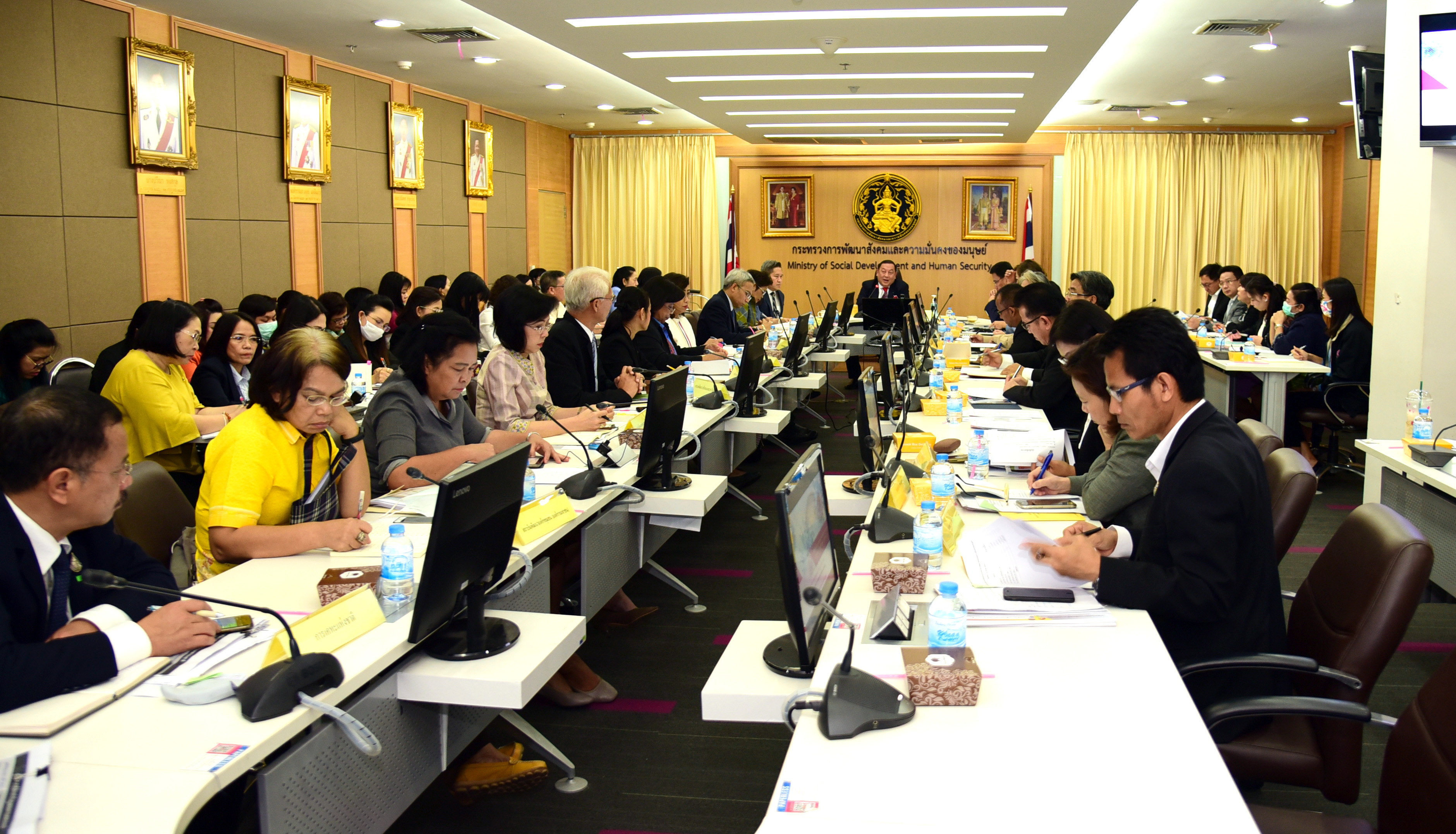 ประชุมการสนับสนุนการแก้ไขปัญหาในสถานการณ์ทางสังคม : โรคติดเชื้อไวรัสโคโรนา (COVID - 19) ของหน่วยงานในสังกัดกระทรวง พม. 