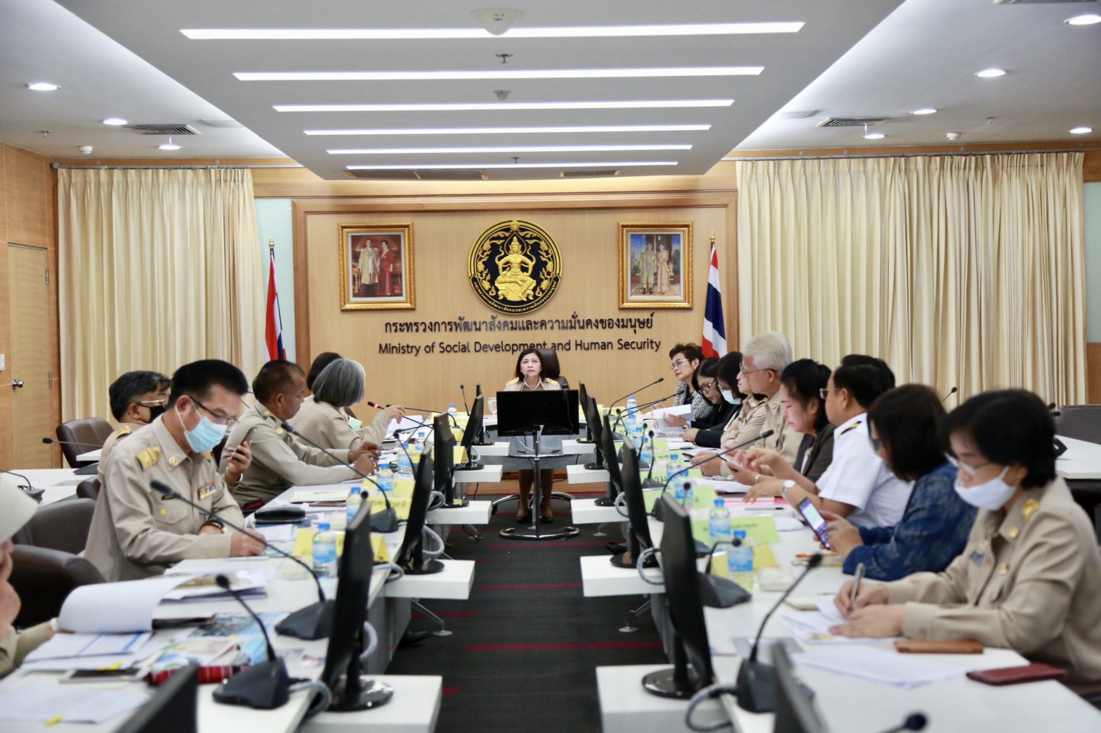 ประชุมขับเคลื่อนงานตามนโยบาย รัฐมนตรีว่าการกระทรวงการพัฒนาสังคมและความมั่นคงของมนุษย์ ประจำปีงบประมาณ 2564