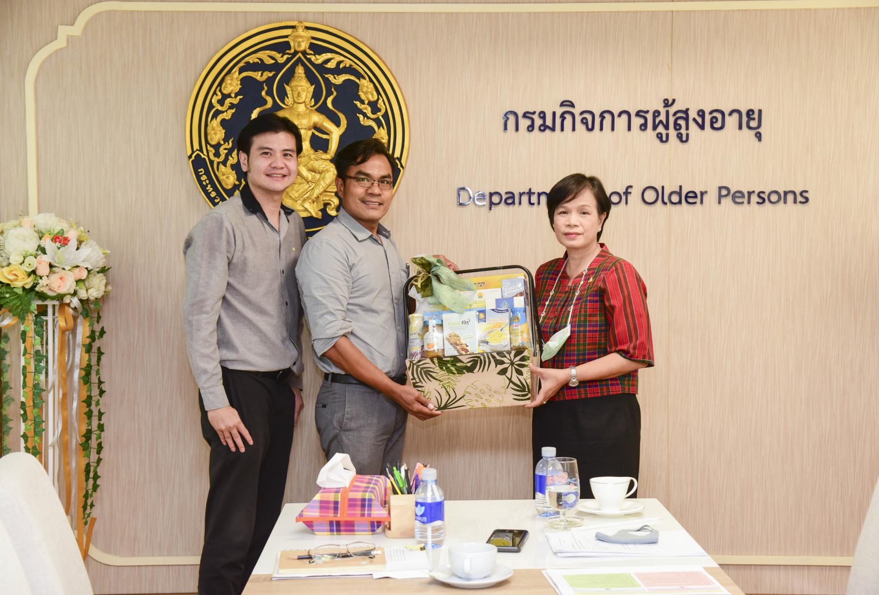 รองอธิบดีกรมกิจการผู้สูงอายุ ให้สัมภาษณ์พร้อมถ่ายทอดข้อมูลด้านผู้สูงอายุ