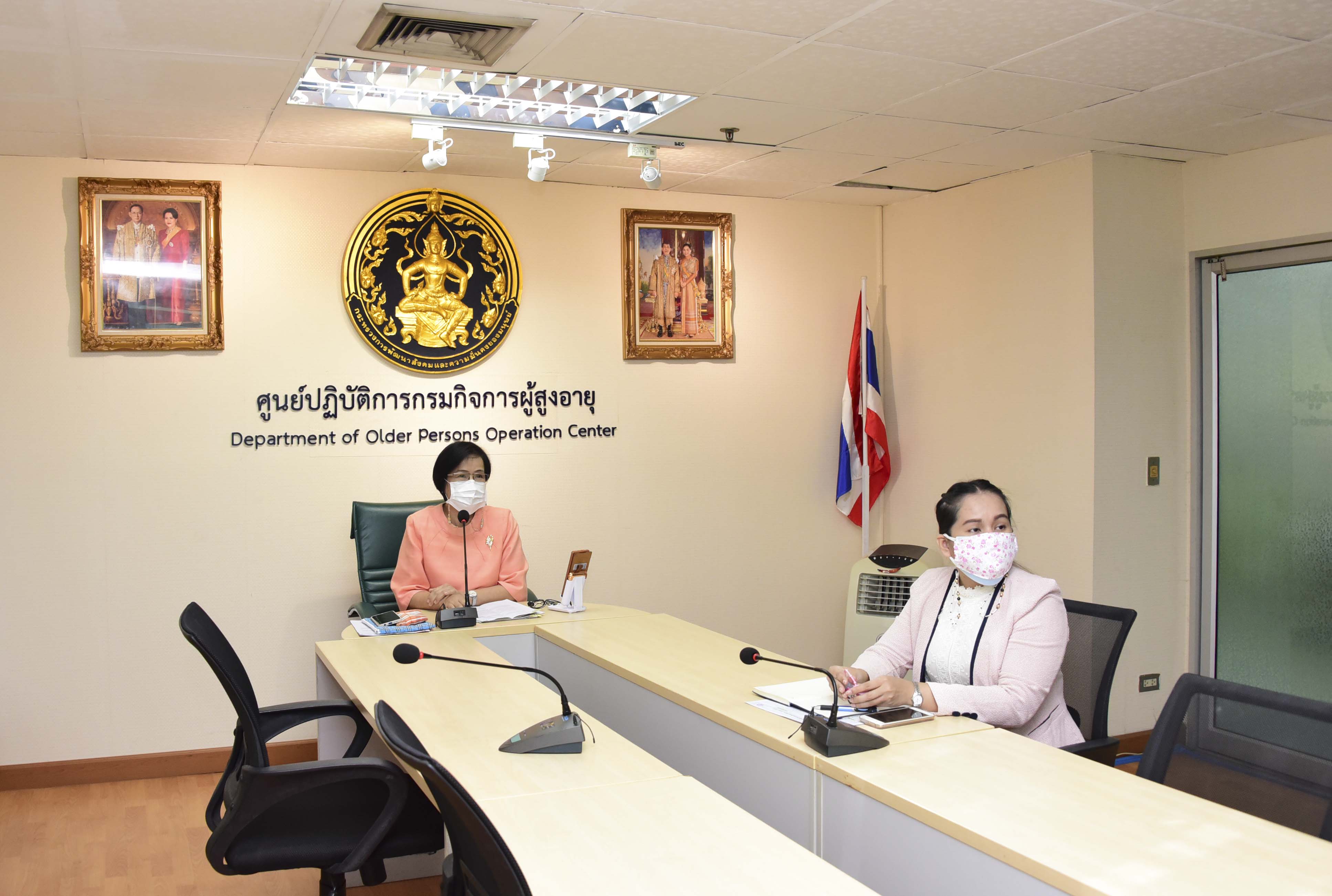ประชุมหารือการกระจายไม้เท้าเลเซอร์พระราชทาน ในโครงการไม้เท้าเลเซอร์ช่วยเดินพระราชทานเฉลิมพระเกียรติ สมเด็จพระนางเจ้าสิริกิติ์ พระบรมราชินีนาถ พระบรมราชชนนีพันปีหลวง