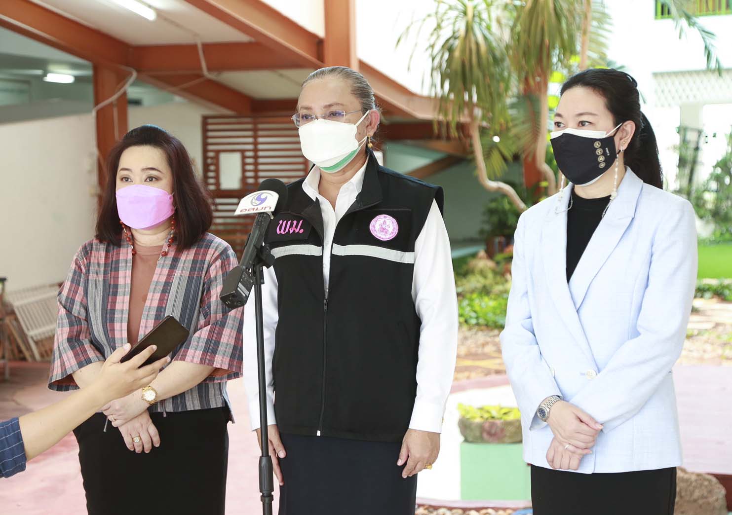 กระทรวง พม. โดยกรมกิจการผู้สูงอายุ ลงพื้นที่ช่วยเหลือชายสูงวัย อายุ 76 ปี ป่วยเป็นมะเร็งดวงตา รับเข้าดูแล ณ บ้านบางแค 