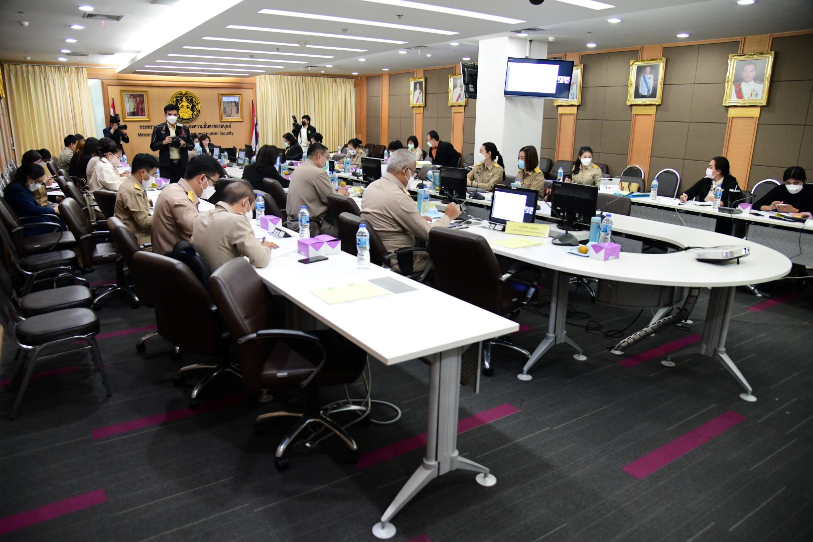ประชุมขับเคลื่อนบันทึกข้อตกลงความร่วมมือระหว่างกระทรวงการพัฒนาสังคมและความมั่นคงของมนุษย์กับกระทรวงกลาโหม ในโครงการ “สร้างคน สร้างโอกาส สร้างชาติมั่นคง ภายใต้แนวคิด “ดี เก่ง กล้า ด้วยดนตรี กีฬา และศิล