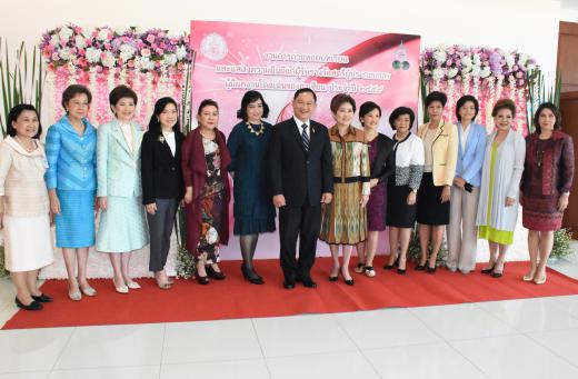 รองอธิบดีกรมกิจการผู้สูงอายุ เข้าร่วมงานการถ่ายทอดบทเรียนและแสดงความยินดีแก่ผู้รับรางวัลสตรีผู้ประกอบการ ผู้มีผลงานโดดเด่นของอาเซียน ประจำปี 2559
