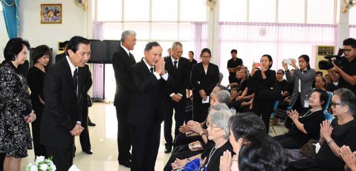  รัฐมนตรีว่าการกระทรวงการพัฒนาสังคมและความมั่นคงของมนุษย์ พร้อมคณะผู้บริหาร พม. และอธิบดีกรมกิจการผู้สูงอายุ ลงพื้นที่ตรวจเยี่ยมพร้อมมอบกำลังใจผู้สูงอายุ ณ ศูนย์พัฒนาการจัดสวัสดิการสังคมผู้สูงอายุบ้าน