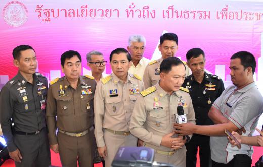 พิธีมอบเงินช่วยเหลือเยียวยาด้านการเงินตามหลักมนุษยธรรม แก่ผู้ได้รับผลกระทบจากเหตุการณ์ความรุนแรงทางการเมือง ปี ๒๕๕๖ - ๒๕๕๙ (ชีวิตและร่างกาย) ครั้งที่ ๒