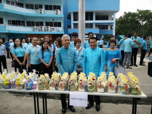  ร่วมทำบุญตักบาตรและลงนามถวายพระพรชัยมงคล เนื่องในวันเฉลิมพระชนมพรรษา ๑๒ สิงหาราชินี