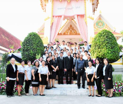 อธิบดีและรองอธิบดีกรมกิจการผู้สูงอายุ เข้าร่วมงานพิธีฌาปนกิจศพผู้สูงอายุของศูนย์พัฒนาการจัดสวัสดิการสังคมผู้สูงอายุบ้านบางแค