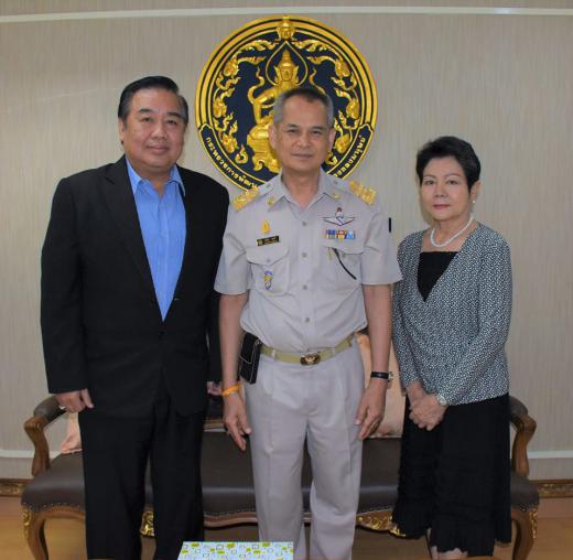  บริษัท ไทยอามส์ จำกัด (คุณศรีสมบัติ มานู) พร้อมด้วยที่ปรึกษา (พลโทสรานุวัตร ประดิษฐพงษ์) เข้าเยี่ยมคารวะ และหารือในประเด็นการบริจาคที่ดิน เพื่อสร้างศูนย์สำหรับผู้สูงอายุ 