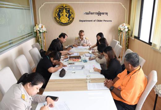 ท่านสมพร ใช้บางยางเข้าหารือในประเด็นการทำ MOU กับ ๕๐ เขต ใน กทม.