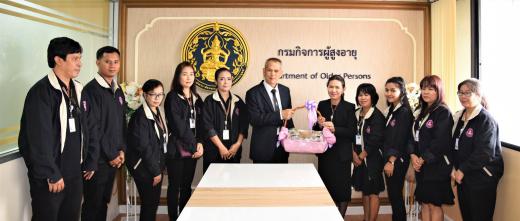 อธิบดีกรมกิจการผู้สูงอายุ (ท่านสมคิด สมศรี) ให้ผู้ปกครองสถานคุ้มครองและพัฒนาคนพิการบ้านราชาวดี (หญิง) จังหวัดนนทบุรี (คุณวิมลพรรณ กุญแจทอง) และคณะ เข้าเยี่ยมคารวะ