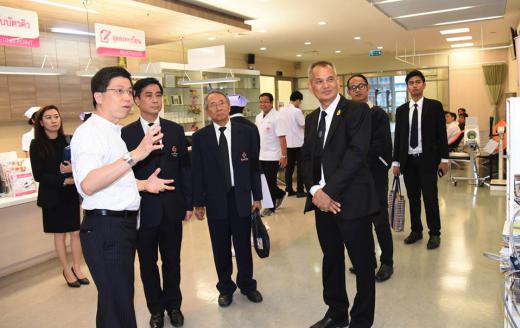 เข้าชมบริการทางการแพทย์สำหรับผู้สูงอายุ โรงพยาบาลจุฬาลงกรณ์