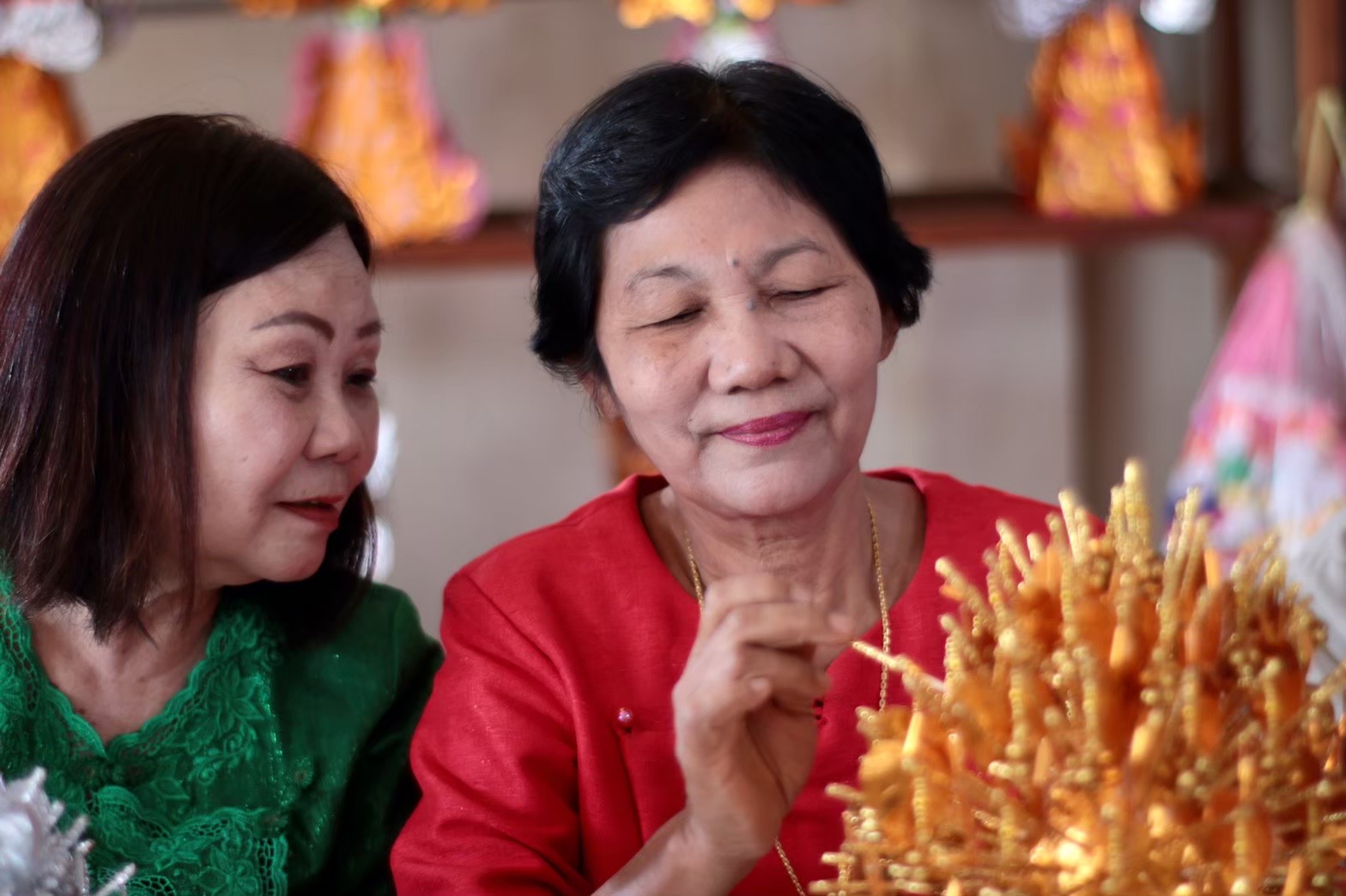 ดอกไม้ประดิษฐ์รายได้ดี จังหวัดแม่ฮ่องสอน By กองทุนผู้สูงอายุ